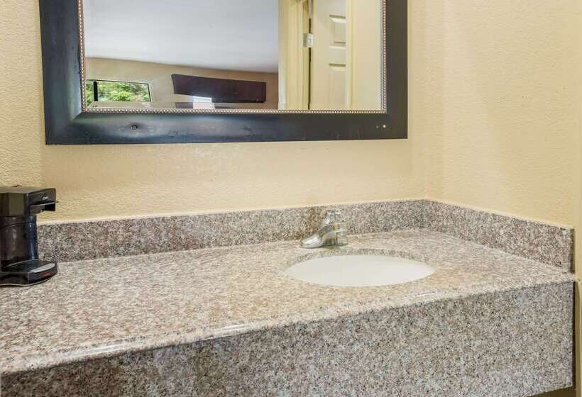 هتل Econo Lodge Lake Charles University Area