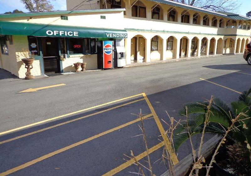 فندق Economy Inn Express Warren