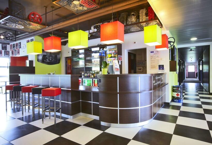 בית מלון כפרי Enzo S Metz Sud Augny By Kyriad Direct