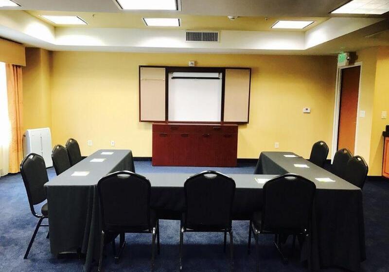 هتل Fairfield Inn & Suites Fresno Clovis