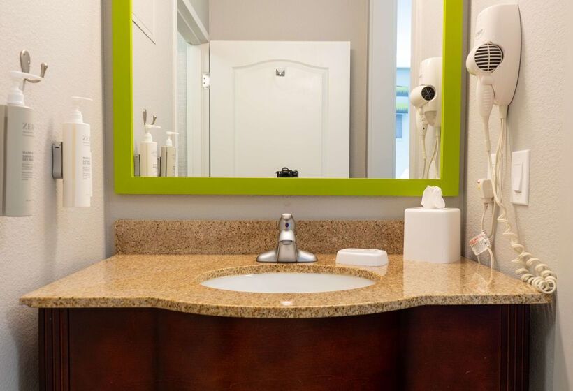 فندق Hampton Inn Elkhorn Lake Geneva Area