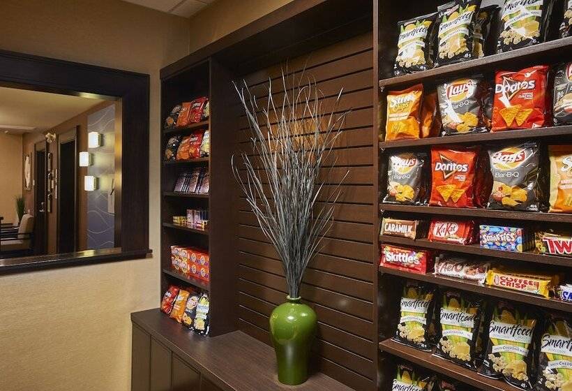 Отель Holiday Inn Express And Suites Timmins, An Ihg