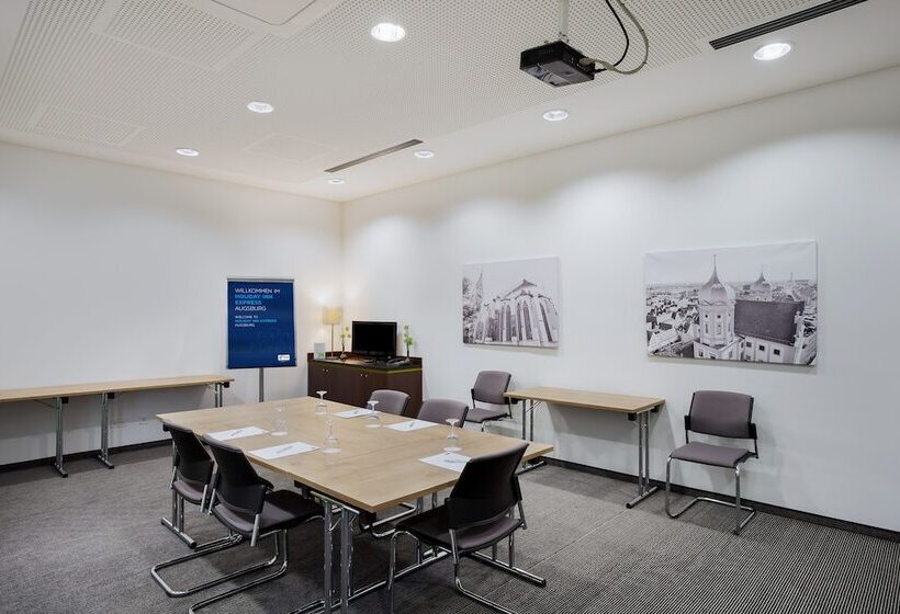 هتل Holiday Inn Express Augsburg, An Ihg