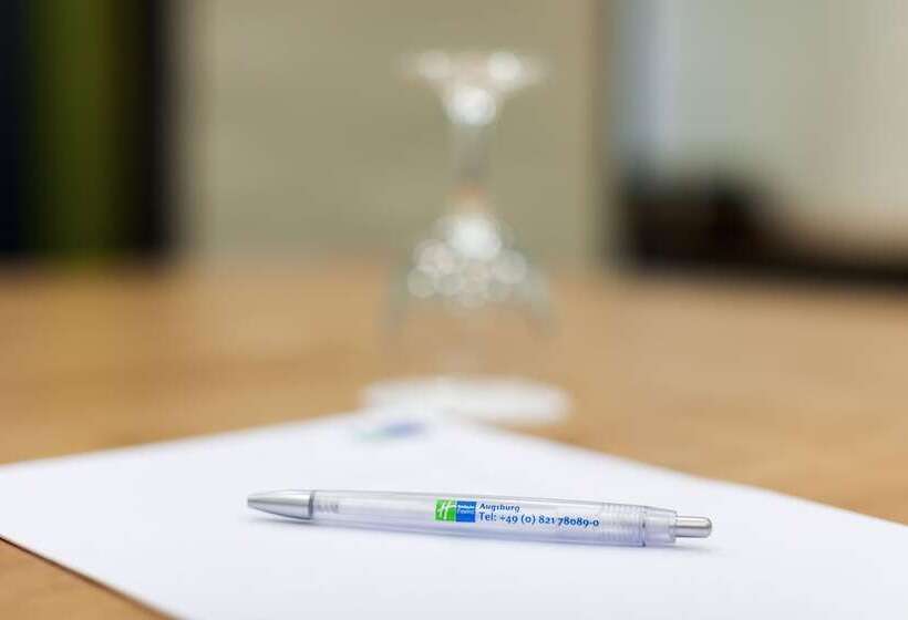 هتل Holiday Inn Express Augsburg, An Ihg