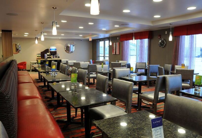 בית מלון כפרי Chateau Inn & Suites Bonnyville