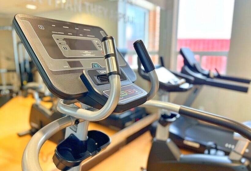 בית מלון כפרי Chateau Inn & Suites Bonnyville