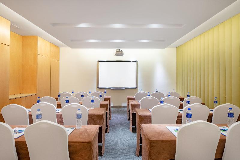 Отель Holiday Inn Express Changzhou Centre, An Ihg