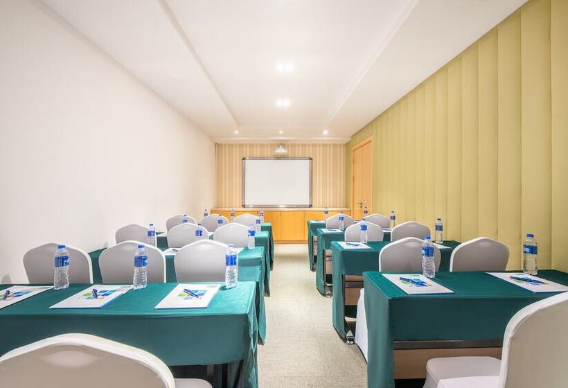 Отель Holiday Inn Express Changzhou Centre, An Ihg