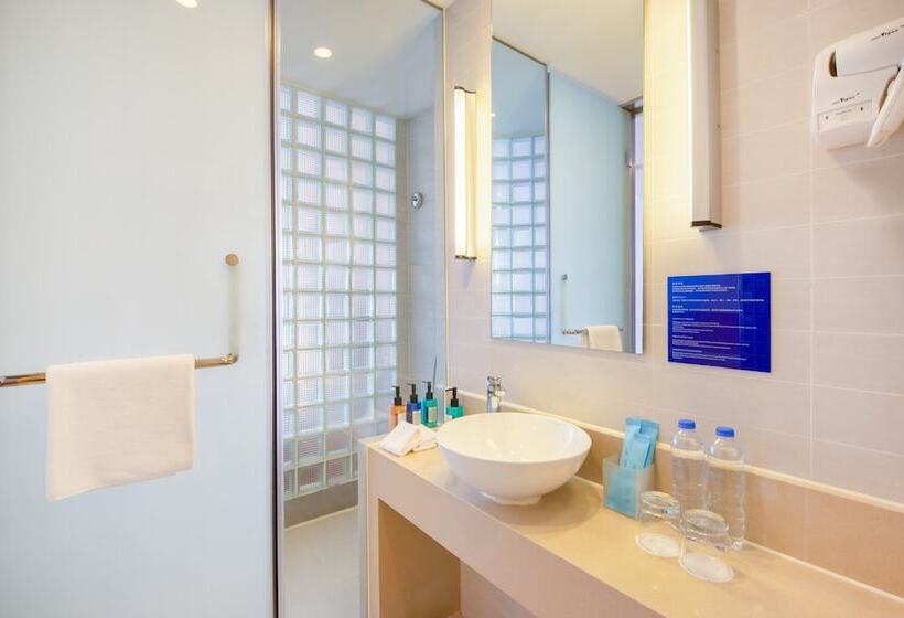 Отель Holiday Inn Express Changzhou Centre, An Ihg