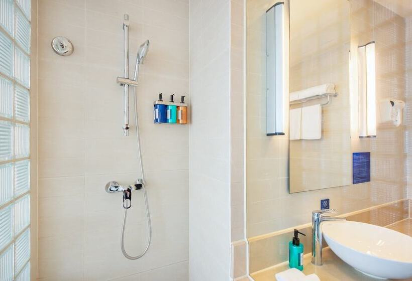 Отель Holiday Inn Express Changzhou Centre, An Ihg