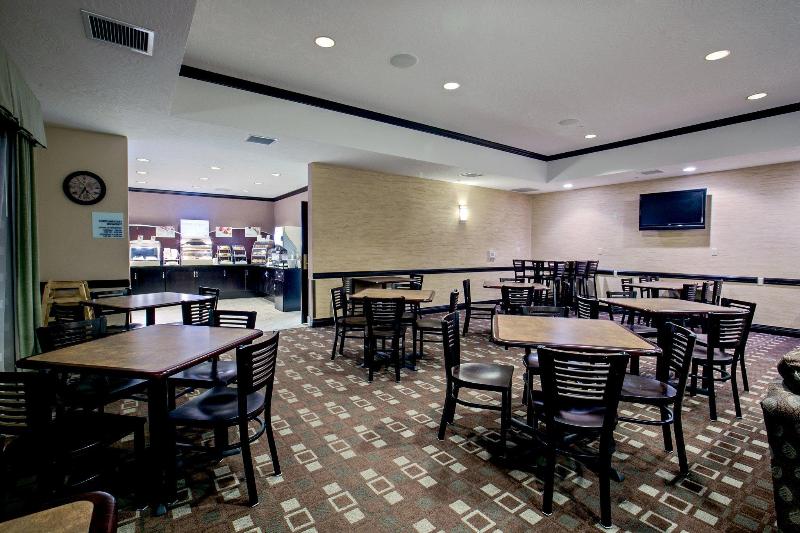 Отель Holiday Inn Express & Suites - Green Bay East, An Ihg