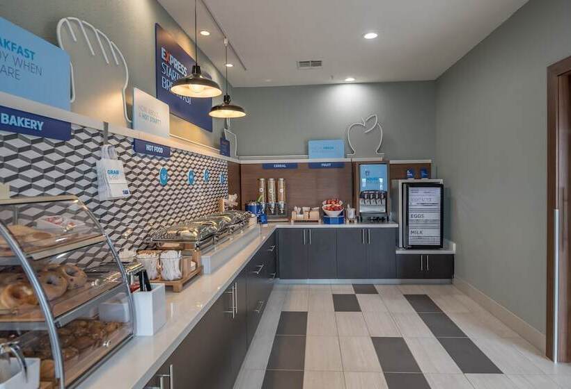 호텔 Holiday Inn Express & Suites N Waco Area   West, An Ihg
