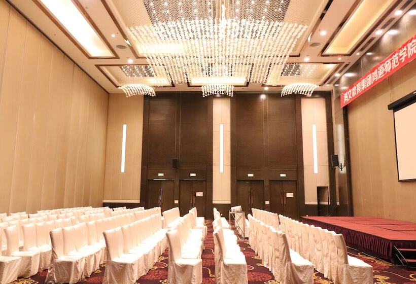 Отель Holiday Inn Panjin Aqua City, An Ihg