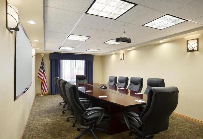 Отель Holiday Inn & Suites   Barstow, An Ihg