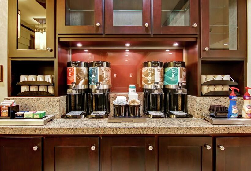 בית מלון כפרי Homewood Suites By Hilton Toronto Airport Corporate Centre