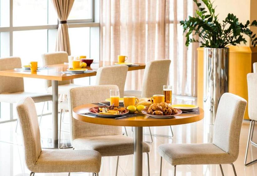 Отель Ibis Abu Dhabi Gate