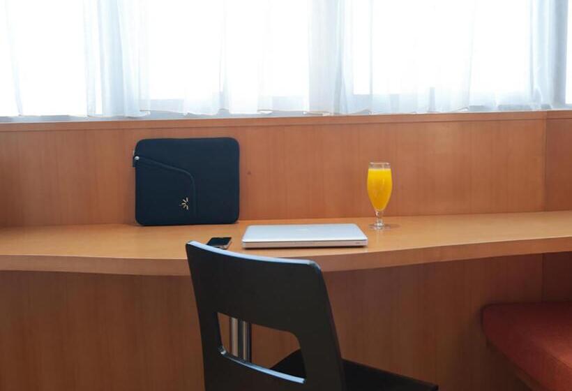 Отель Ibis Abu Dhabi Gate