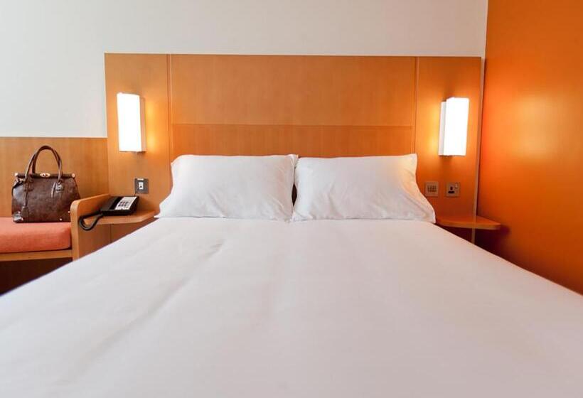 Отель Ibis Abu Dhabi Gate