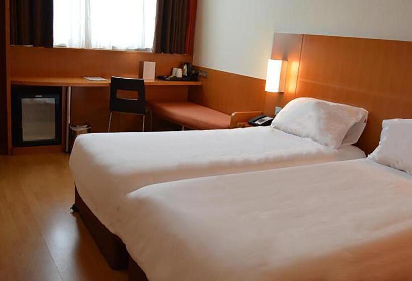 Отель Ibis Abu Dhabi Gate