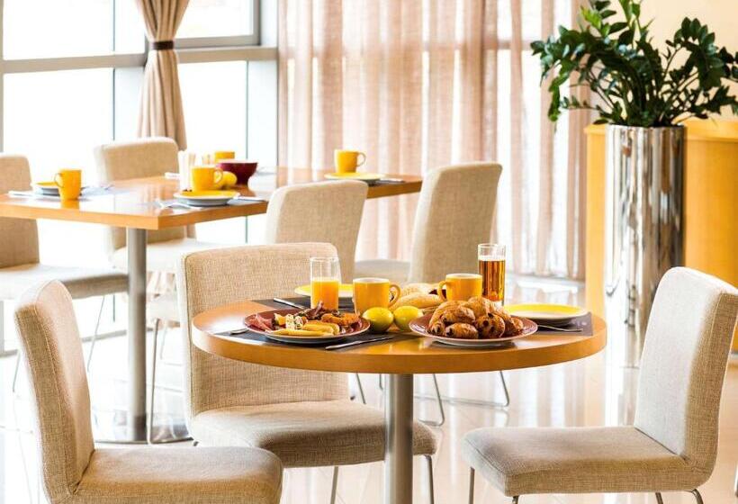 Отель Ibis Abu Dhabi Gate