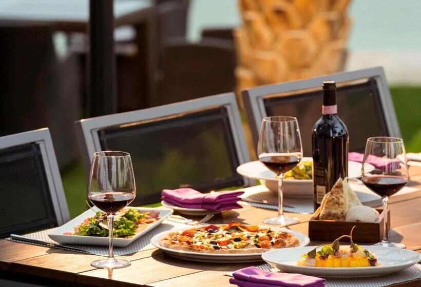 Отель Ibis Abu Dhabi Gate