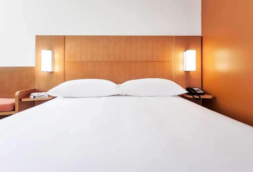 Отель Ibis Abu Dhabi Gate