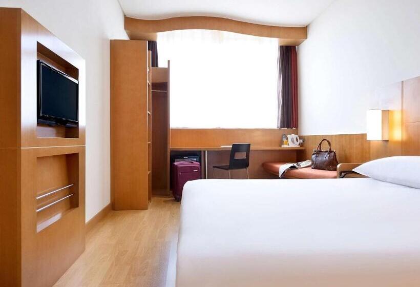 Отель Ibis Abu Dhabi Gate