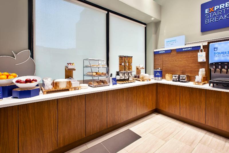 בית מלון כפרי Knights Inn Brooklyn Sunset Park