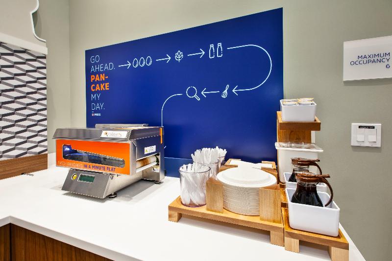 בית מלון כפרי Knights Inn Brooklyn Sunset Park