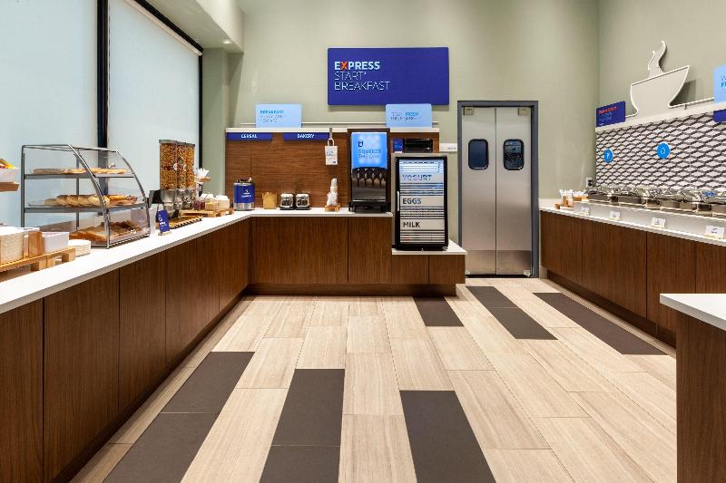 בית מלון כפרי Knights Inn Brooklyn Sunset Park