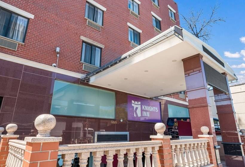 בית מלון כפרי Knights Inn Brooklyn Sunset Park