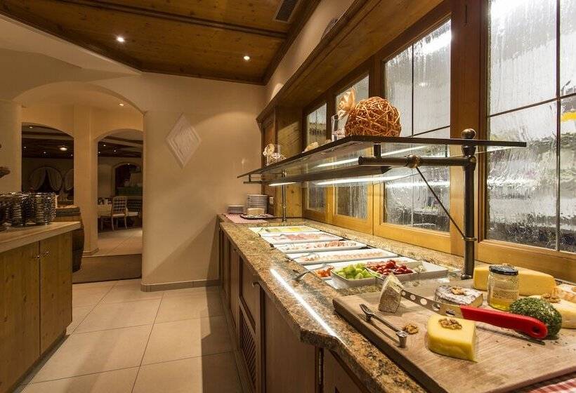 هتل Mittagskogel Pitztal