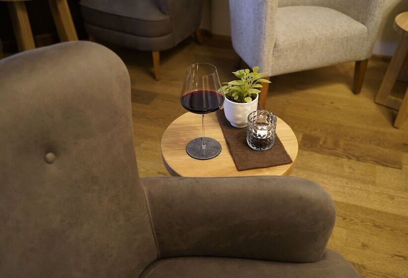 هتل Mittagskogel Pitztal