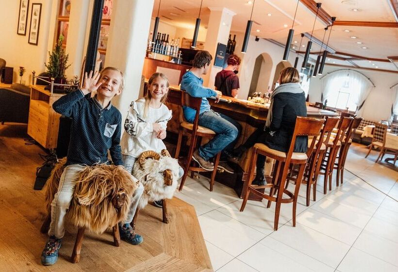 هتل Mittagskogel Pitztal