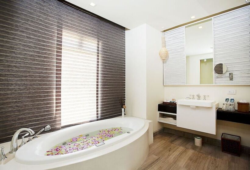 Отель Natai Beach Resort