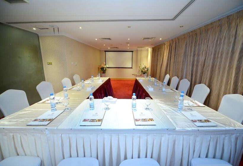 هتل Nejoum Al Emarat