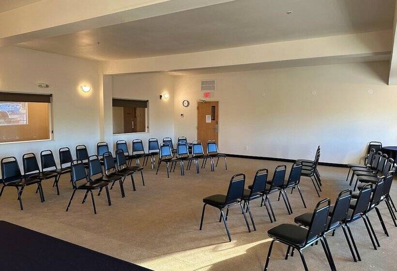 فندق Peppermill Empress Inn