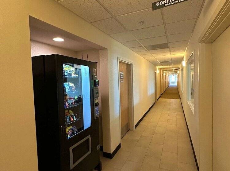 فندق Peppermill Empress Inn