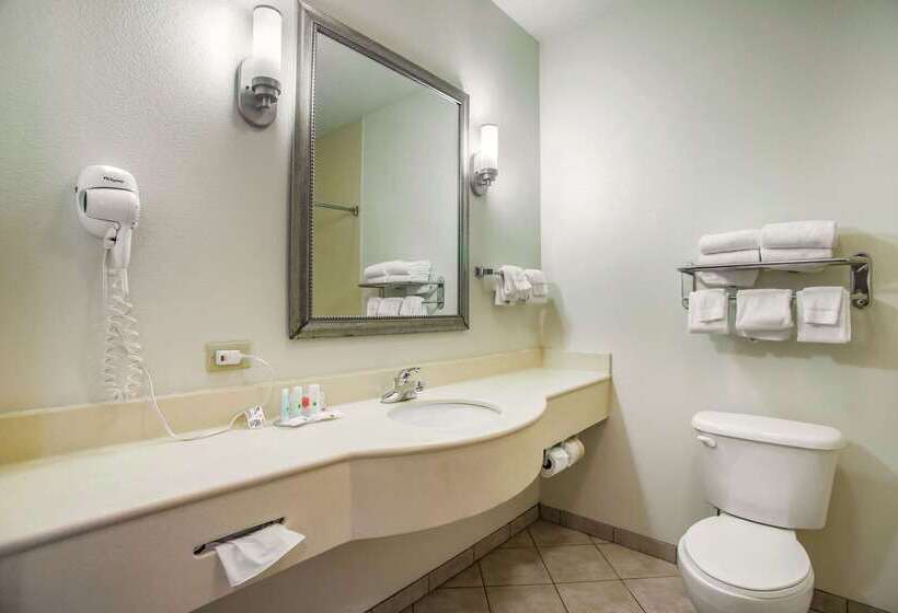 فندق Quality Inn Parsons North