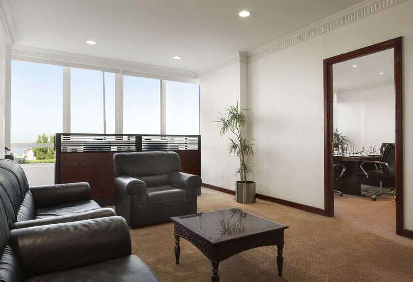 Ramada By Wyndham Beach Hotel Ajman