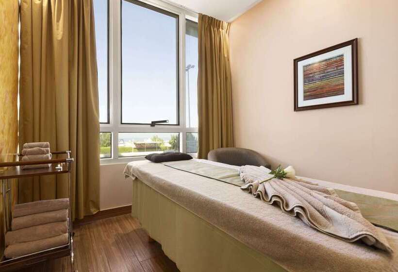 Ramada By Wyndham Beach Hotel Ajman