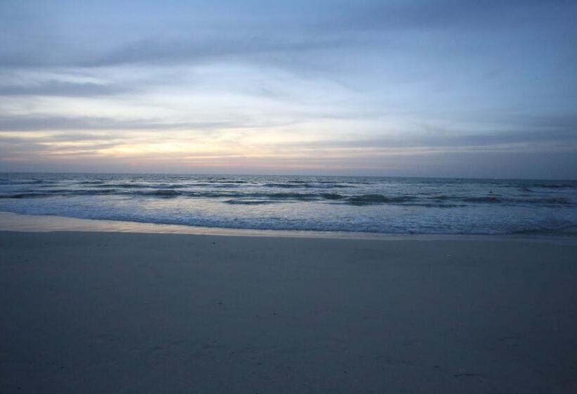 Ramada By Wyndham Beach Hotel Ajman