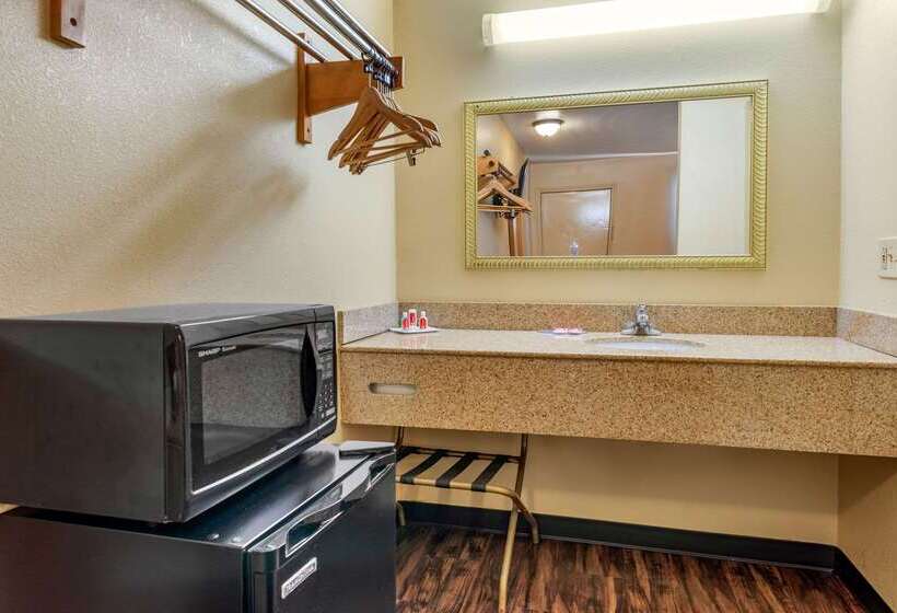 فندق Rodeway Inn