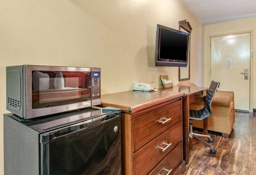 فندق Rodeway Inn