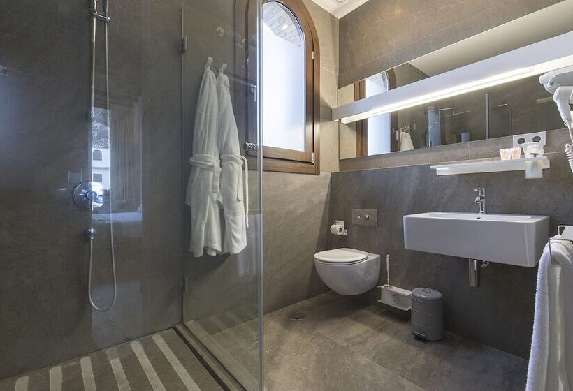 هتل Shine Albayzin