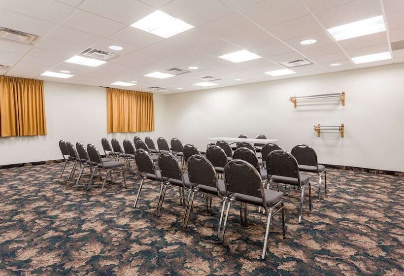 فندق Super 8 By Wyndham Alma