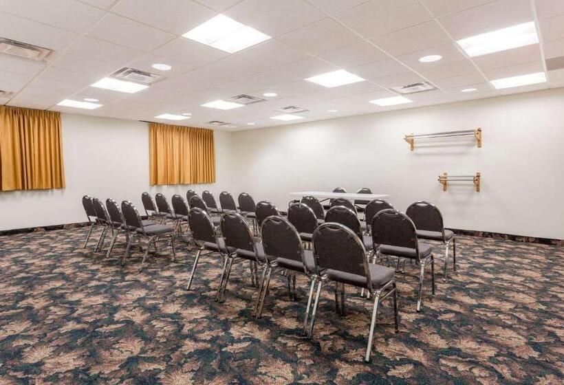 فندق Super 8 By Wyndham Alma