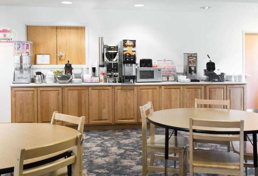 فندق Super 8 By Wyndham Alma