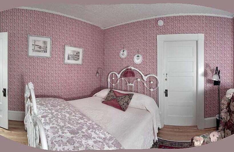 فندق The Jeweled Turret Inn