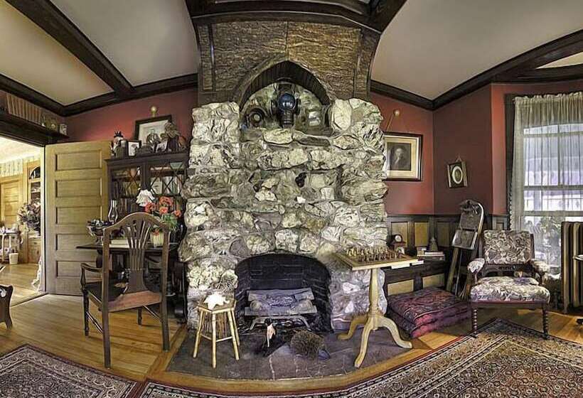 فندق The Jeweled Turret Inn